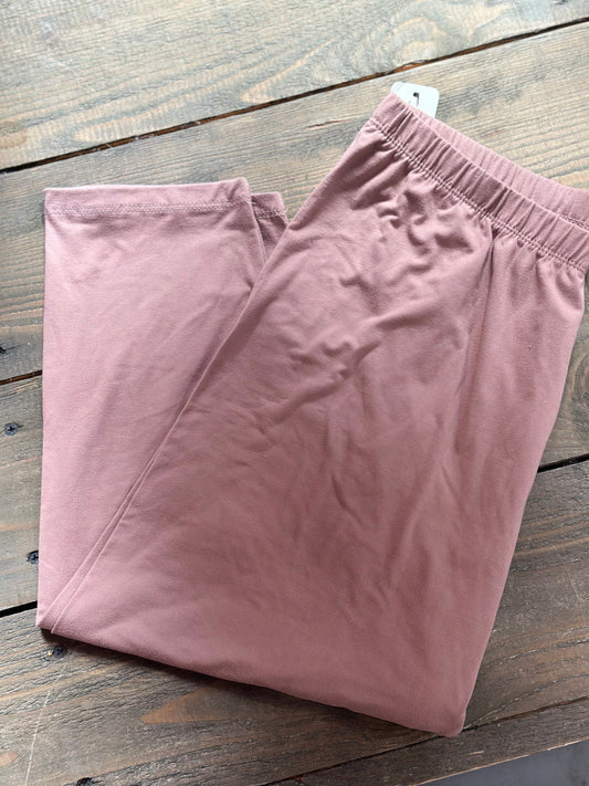 Mauve Curvy Capri Leggings